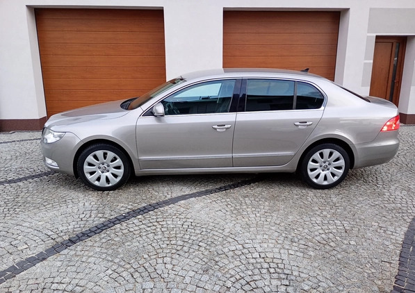 Skoda Superb cena 34900 przebieg: 275000, rok produkcji 2011 z Odolanów małe 254